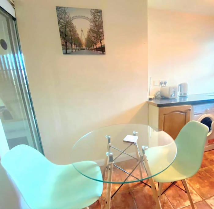 Evo A - Gravesend 1 Bedroom Apartment Bagian luar foto